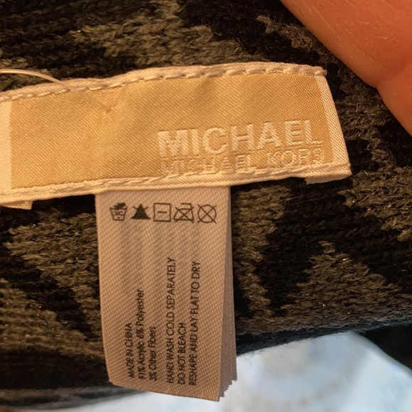 NWT Michael by Michael Kors scarf in black & charcoal. Hand wash cold. About 63” - Picture 6 of 7